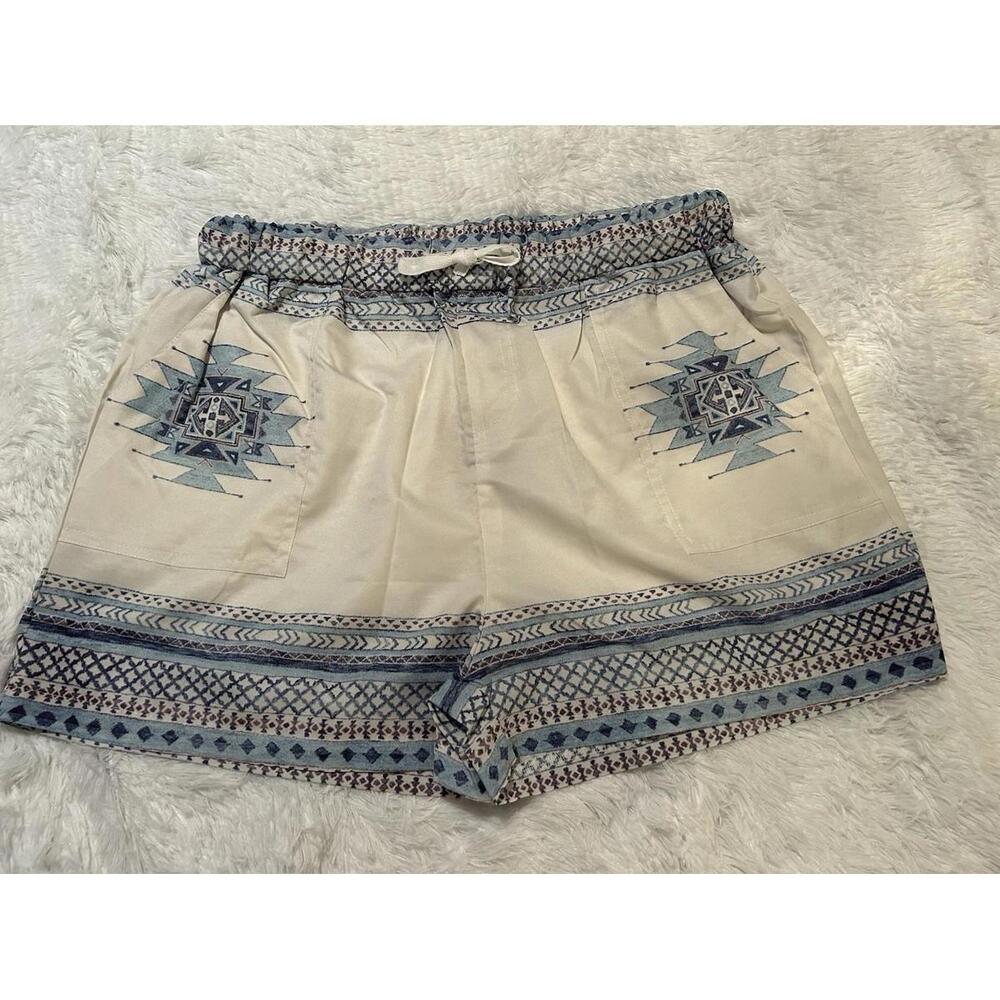 Ladies Aztec Pattern Small Front Pockets Shorts